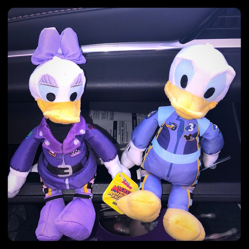Mickey roadster Racers Donald and Daisy